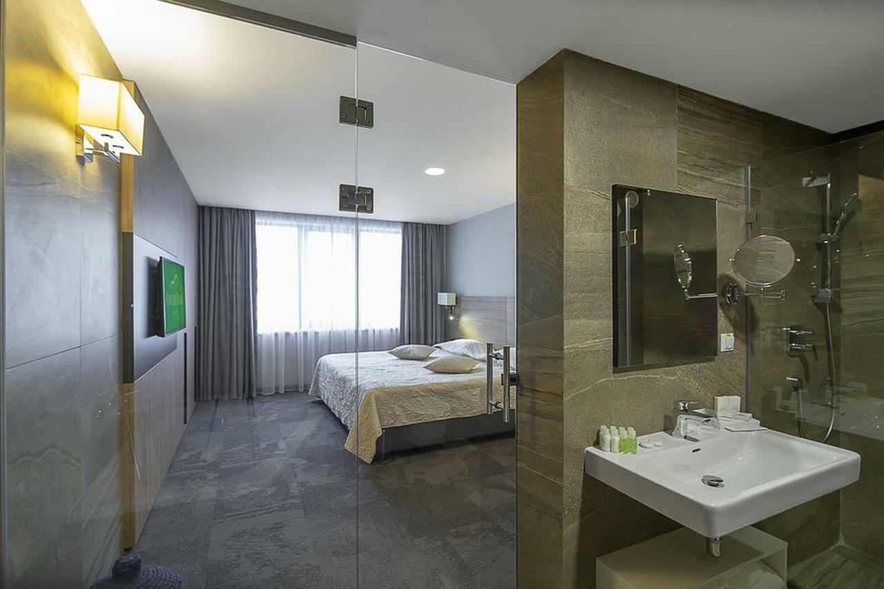 Favor Sport Hotel Kiev Exterior foto